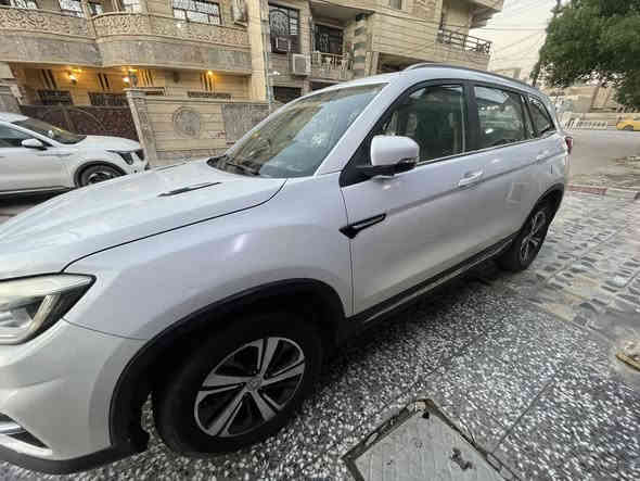 السلام عليكم 
شانجان cs
موديل 2019
حجم مكينتها 1800 تيربو
ماشيه 120الف حقيقي 
مواصفات دخول ذكي
فتحه بانورما 
مقعد سائق كهربائي 
3انضمه قياد 
اوتو هولد 
سياره بيها 3قطع صبغ شبر بل باب ولباب ثانيه هم شبر ونص جاملغ 
سياره تبريد ثلج تدفئة شغال تخم تاير ويل كب مكاني بغداد السعر 120 بيها مجال رقمي ***********
