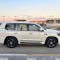 لاندكروز • ٢٠١١ • مكينة ما مفتوحة