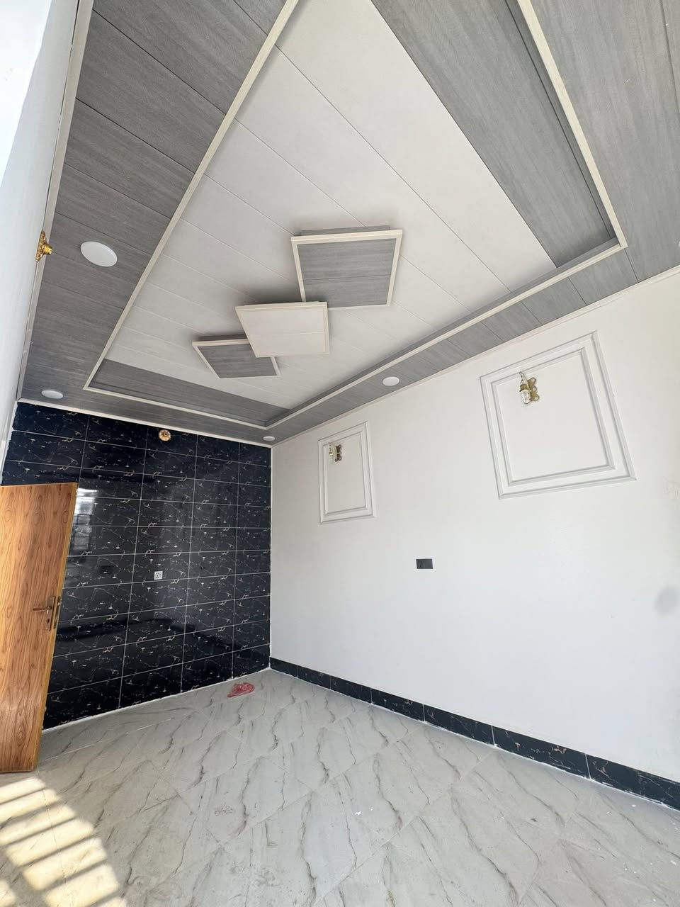 دار 100 متر مقابل ملحق قريه الغدير 

طابو زراعي سند 25 قرار محكمه

 اساس وسكف صب  بناء نهروان 

كافه الخدمات ماي كهرباء تبليط 

سوك قريب عليك مدارس اهليه حكوميه 

مرقم من قبل البلديه 

السعر بلاش 38 وبي مجال 
 
***********

***********
#متابعين
@إشارة
الخطوط المعماريه للعقار
