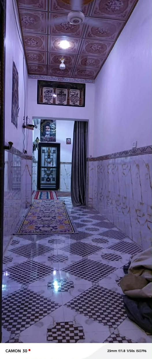 � بيت طابقين للبيع – ناحية العكيكه / حي العسكري
📐 المساحة: 120 متر
📏 الواجهة: 6 متر
📏 النزال: 20 متر
🔹 الطابق الأول:
بناء طابوق وسقف كونكريت
يحتوي على:
 • ديوانية
 • مطبخ
 • صحيات داخلية وخارجية
🔹 الطابق الثاني:
بناء فرنسيون وسقف عكادة
يحتوي على:
 • غرفتين
 • صالة
 • مطبخ
✅ البيت كامل من جميع النواحي وجاهز للسكن
📞 للاستفسار:
*********** – أزهر أبو علي
*********** – حيدر أبو زين
📍 أو زيارة مكتب أزهر للعقار مقابل بلدية العكيكة
