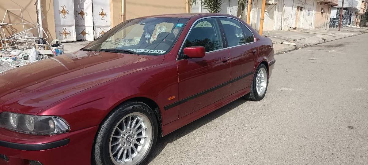 للبيع BMW صقر موديل 1997 سنوية باسمي كاربون بانزين بيها مكينه وكير شرط حجم المكينة 528 اصل تك فانوس السيارة بدون ضرر  كم قطعه صبغ بس ابيع عام السيارة فول مواصفات طخم تايات جديد السعر 110$
***********
