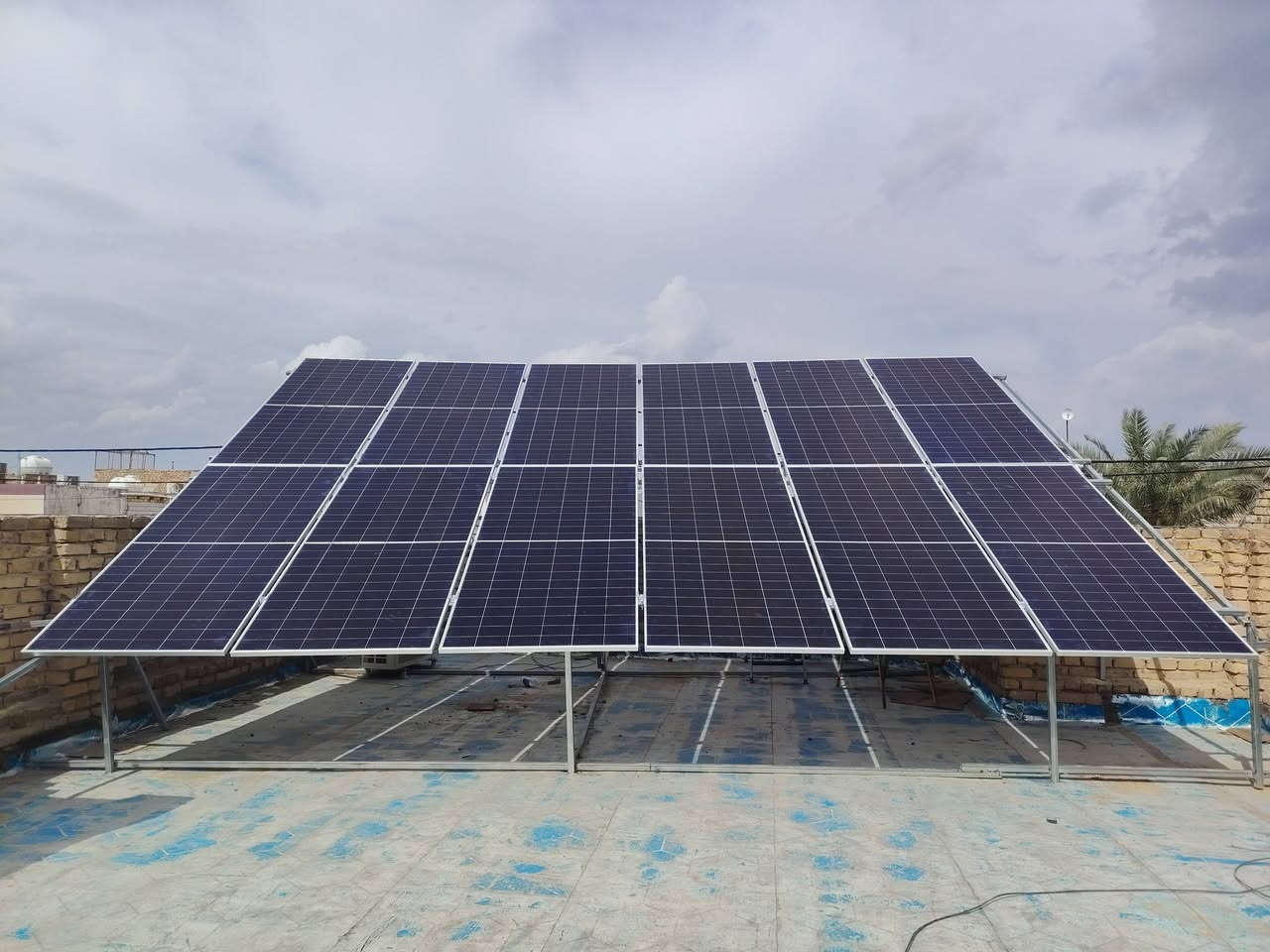 منزل آخر يودع الانقطاع المستمر للتيار الكهربائي
حيث تم تجهيز المنزل بمنظومة طاقه شمسية 20A 
ليلي نهاري 4 ساعه ليلا 
بالاعتماد على
1-انفيرتر من ماركه 6kw Deye ip 65 ضمان 5 سنه
2-بطاريه ماركه 10kw svolt ضمان 5سنه 
3- ألواح ماركه لونجي 615w ضمان 15 سنه 

للحجز و الاستفسار التواصل واتساب
قسم الصيانه/***********
قسم المبيعات /***********
