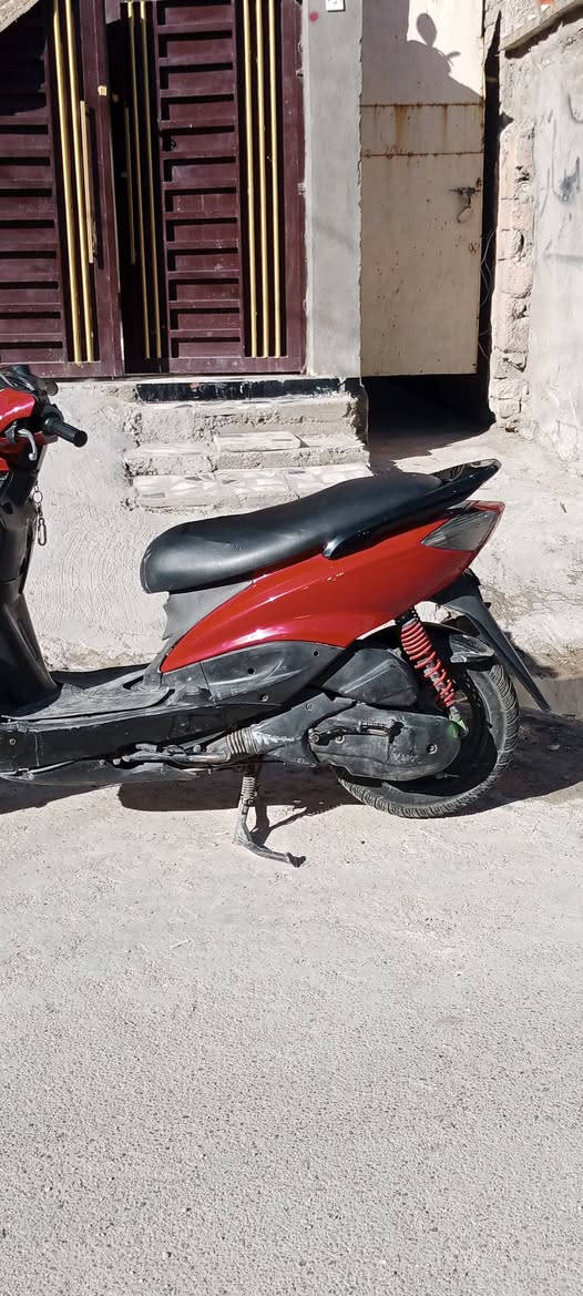 سنكس نثيه للبيع دراجه نضيفه ما متعوبه بسعر900وبيها مجال مكينه جديده ما مفتوحه للاستفسار ***********
