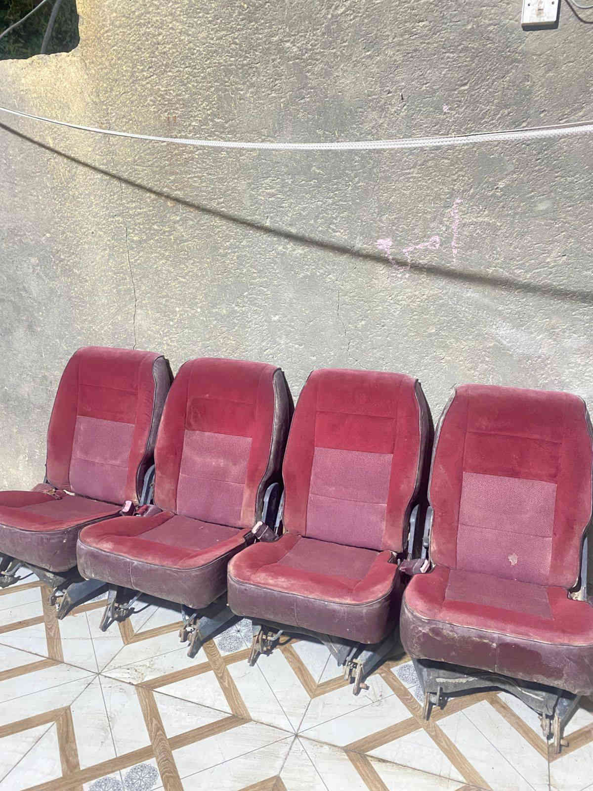 السلام عليكم اخوان كشنات للبيع حلوات ونضيفات كلش تجي وشوف ابعينك العنوان البصره 5 ميل رقم الهاتف *********** // السعر 75 الف
