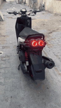 السلام عليكم دراجة للبيع سكنس جبلي موديل 2013 بيهه ستيرن رياضي كرزي وكلجات رياضيه بلاديه وممشاها 20000km مكفوله كفاله عامه السعر 1200 وبيه مجال بسيط الرقم ***********
