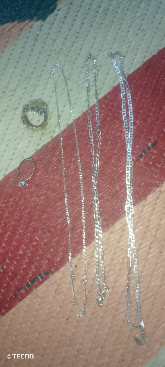 فضه للبيع ٤٣غرام بيهن زناجيل قطع ناعمه سعر ٣٢٥٠الغرام بغداد مدينة الصدر مجموع الكل ١٤٠


**إذا كنت صاحب هذا الإعلان وتريد حذفه لأي سبب، رجاءا أرسل رسالة إلى الدعم الفني**