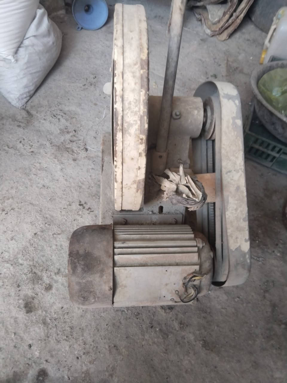 كتر قايش للبيع محترك الماطور
السعر 100 الف 
***********
