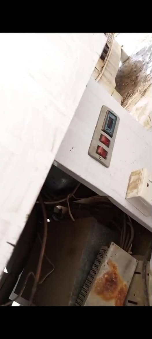 عاريضة آيس كريم  إيراني قياص 2متر تجميد كامل شرط شغل كامل كربايي سنكل درجة ناقص 24
*********** واتساب ***********
