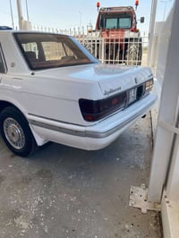 سيارة للبيع • سيدان • سيارة موديل 1990 • رقم بغداد • سيارة مصبوغة حزام...