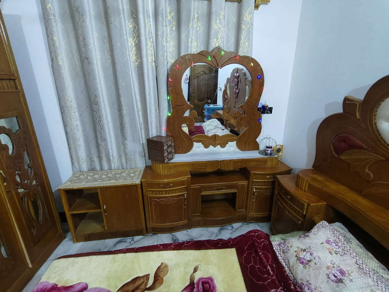سلام عليكم غرفة للبيع تزكام مو سوكي نضيفة كلش مكانهة كوت لسعر مليون وبيهة مجال رقم الهاتف *********** مامتواجد علة الفيس
