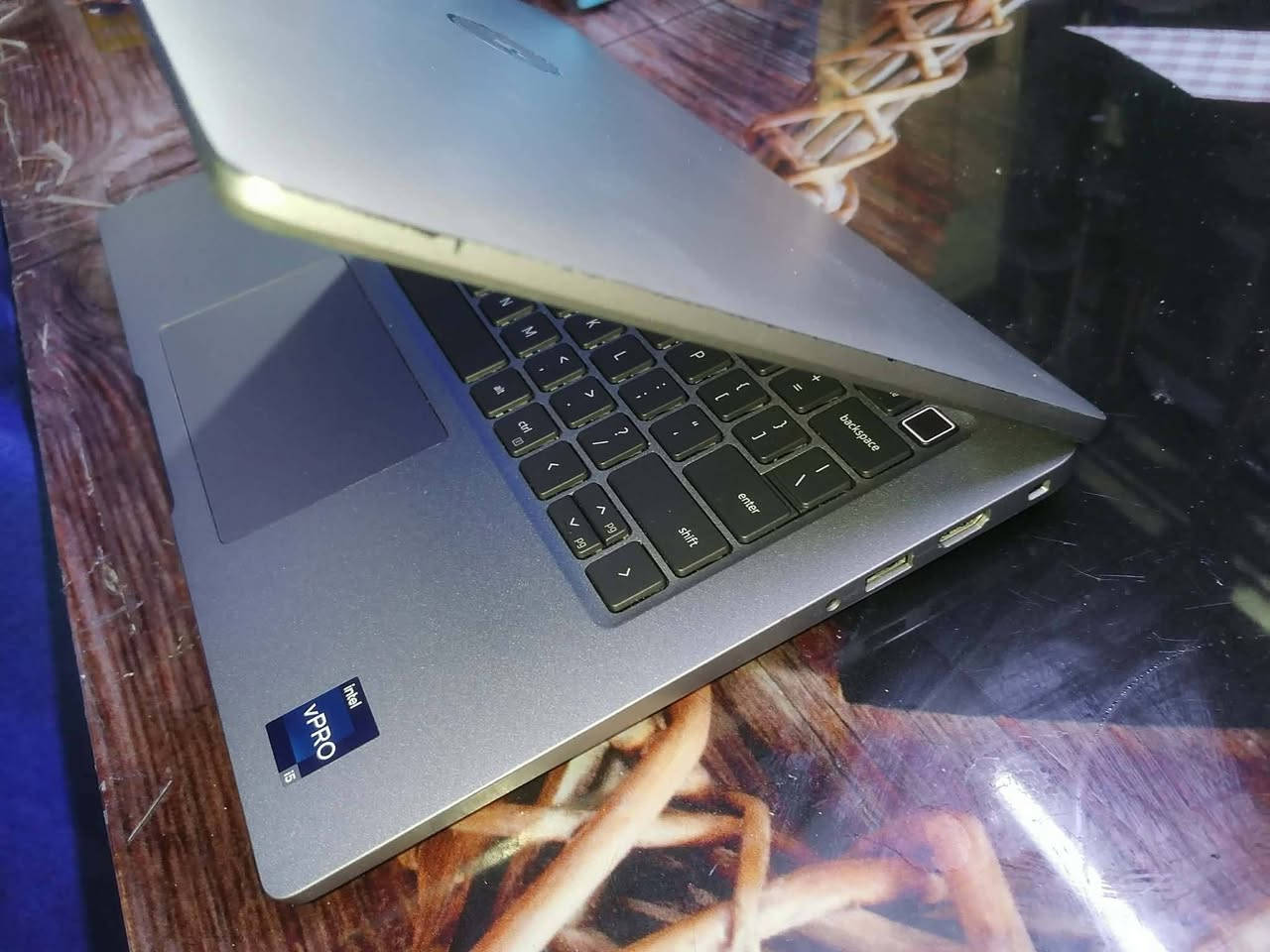 💻 متوفر للبيع | Dell Latitude 5440
🔹 الموديل: Dell Latitude 5440
🔹 المعالج: Intel Core i5-1350P (الجيل 13)
🔹 الرام: 8GB DDR5 4800MHz
🔹 الخزن: SSD 512GB
🔹 كرت الشاشة: Intel UHD Graphics
🔹 الشاشة: 14 إنج FHD
🔹 النظام: Windows 11 Pro
🔹 بصمة إصبع ✅
🔹 Intel vPro ✅
📌 حالة الجهاز: 85%، توجد شخوط استخدام خفيفة لا تؤثر على الأداء، والجهاز يعمل بكفاءة ممتازة.
💰 السعر: (450 الف)
🚚 التوصيل مجاني إلى جميع محافظات العراق خلال 24 ساعة فقط.


**إذا كنت صاحب هذا الإعلان وتريد حذفه لأي سبب، رجاءا أرسل رسالة إلى الدعم الفني**