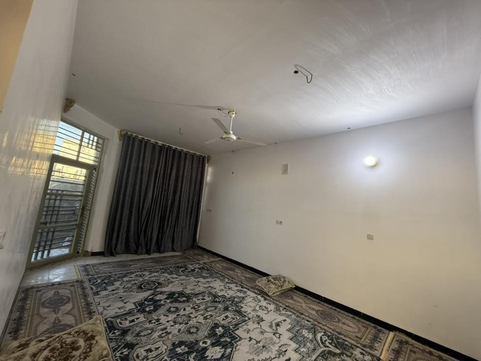 بيت مساحه ٢٠٠ متر للبيع العنوان بغداد ابو غريب للاستفسار هاذه الرقم واتساب فقط ***********
