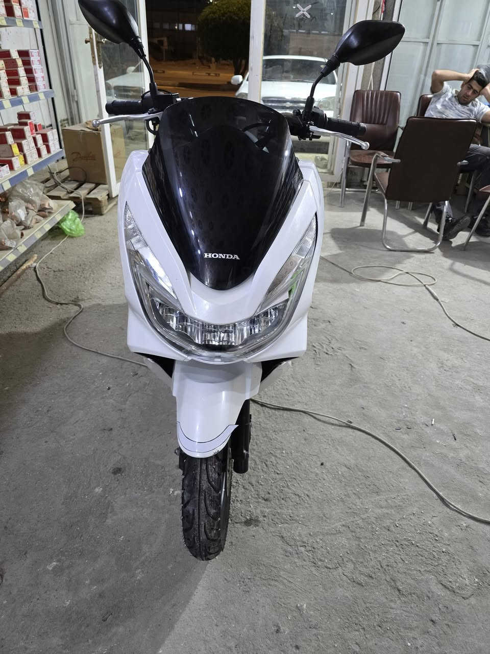 Pcx الجيل الثاني
الدراجة مكفولة كفالة عامة 
ماشية 17 الف بعدها اخت الزيرو 
المكان كربلاء 
الرقم ***********
