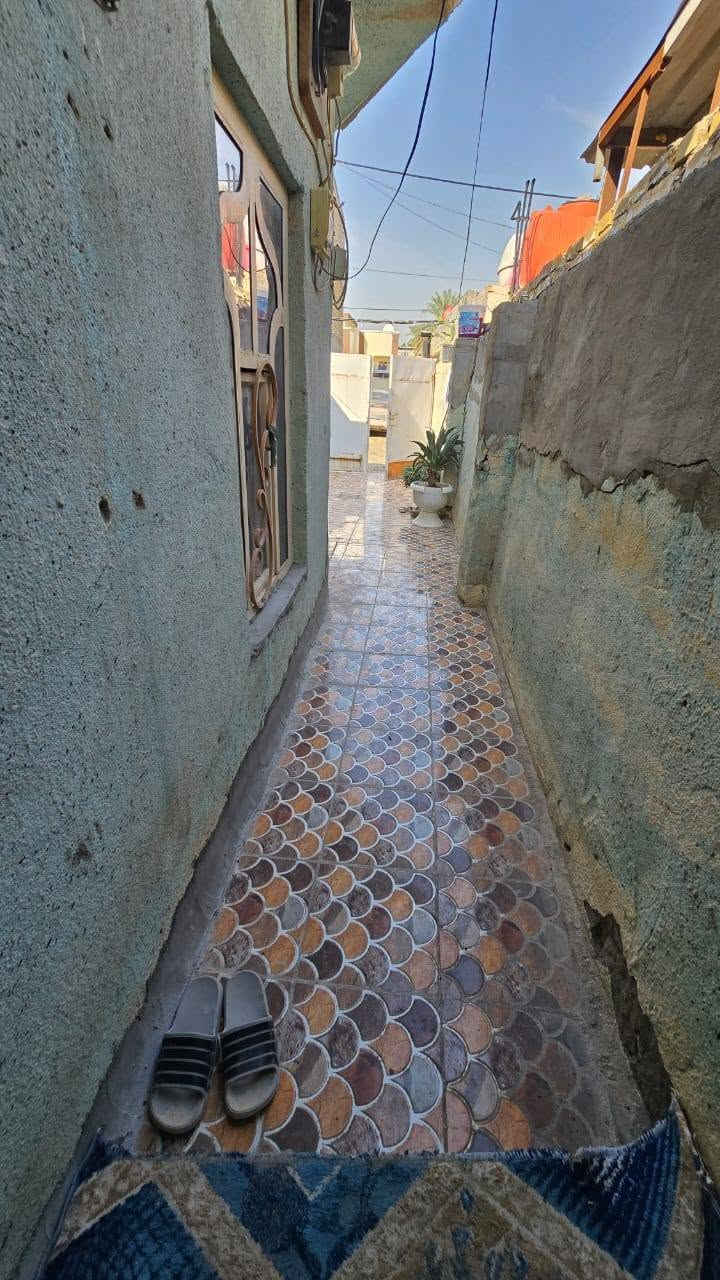 السلام عليكم مشتمل للبيع مساحه 100متر طابق واحد يتكون من مطبخ غرفة وكلدور وصحيات صاله طارمه منور زراعي سند 25 موقع خلف مول اهل الخير كاع كريم السعر 34مليون الاستفسار موبايل *********** آسيا ***********
