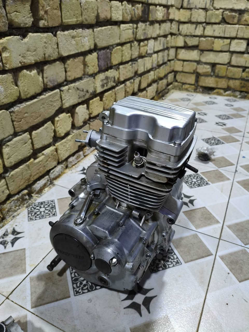 محرك  موديل 23 + كير بوكس شغال + كابريتر شغالة. سعر ٢٠٠  كوت شارع النفط ***********
