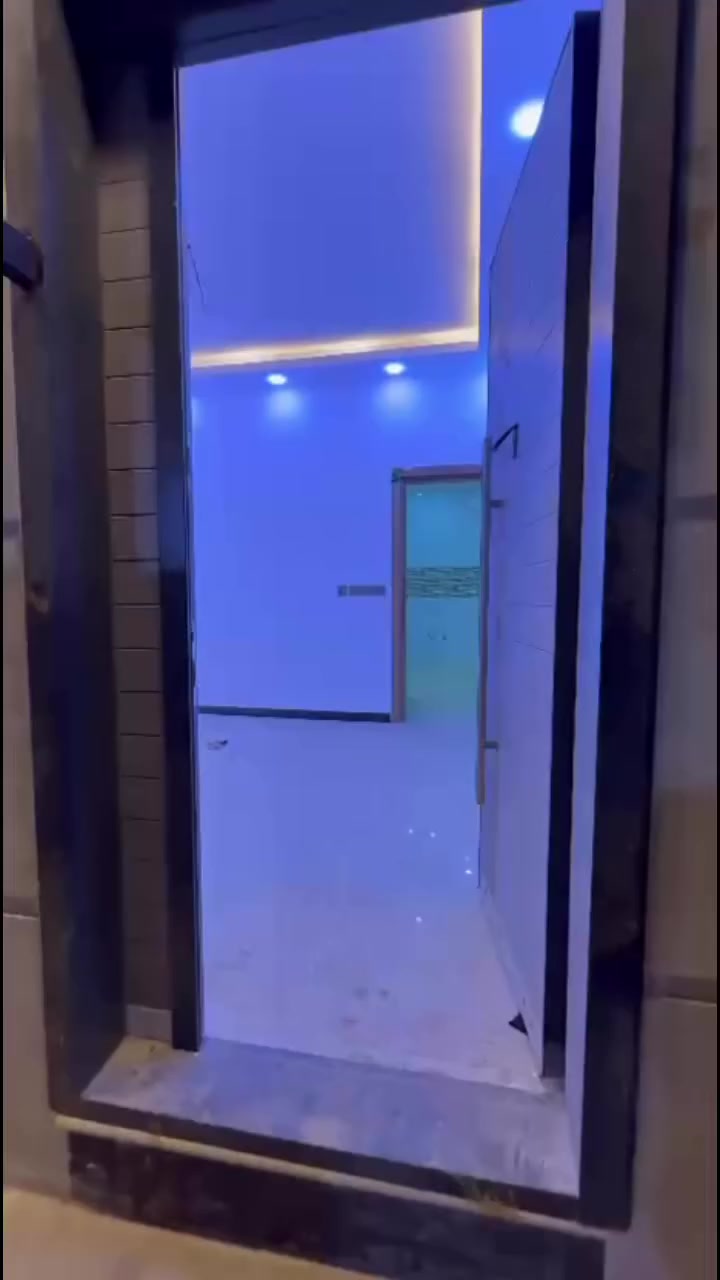 يوجد بيت ايجار زيونه محله712 قرب مدرسه الامتياز زيرو مساحه60متر 3غرف نوم مطبخ معزول غرفه ارضيه صاله خدمات السعر 11$ورقه بي مجال عوائل ***********
