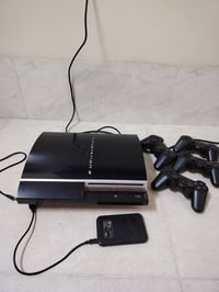 عندي بلي 3 فات للبيع يجي وياه 7 جوستكات و يجي وياه هارد يحمل 30 لعبه و...