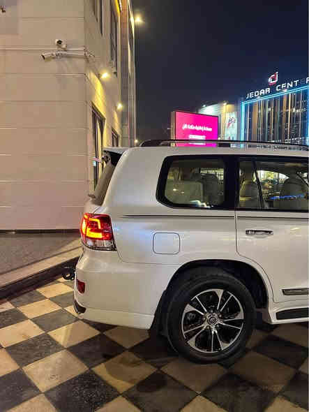 لاندكروز 2021 شركات
ماشيه 35 الف / كم السياره كلش جديده وبعدها بحاله الوكاله
رقم أربيل تحويل مباشر
مواصفات
فتحه سقف
2 أيرباك
جنطه كهرباء
کامرات
كرسي كهرباء
محرك 6 سلندر
وغيرها من المواصفات
مكان السياره بغداد السيديه 
السعر 533وبيها مجال
*********** بغداد
