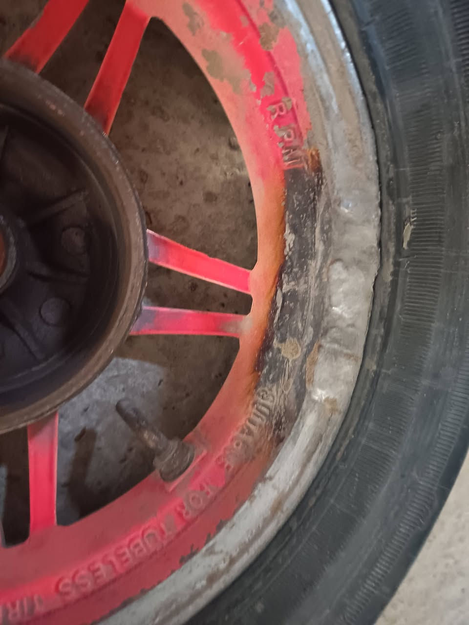 السلام عليكم وياله ماكس  نجمه لون وردي جارد مال رمبهه وياهن تايرات ابو القلب مايعيبهن شي بس الخلفي شويه بي لحيم مثل مموضح وبس ينشد يختفي سعرهن 125 قابل للتفاوض عنواني بغداد الزعفرانيه رقمي ***********
