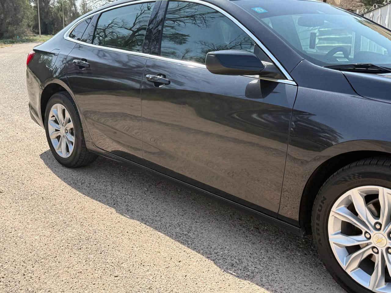 ماليبو 2023
سيارة علية نانو ( واكس) 
ماشية 69.000KM
بجم امامي خلفي كبس
لونه كحلي (رصاصي رمادي )
فئة LT:
كشنات كهرباء
كشنات تدفئة
كشنات حظن
رادار امامي ليزري
توقف تلقائي عند عدم الضهور في المرئاة الوسطية 
Apple car play وايرلس
Android Auto وايرلس 
يعني بدون كيبل
تبريد شاشة مناخين منفصل
تحديد مسار
وقيادة ذاتية تتبعية
ومثبت سرعة
فول تحكم ستيرن
شاشة اعطال
بصمة وتشغيل عن بعد سايد بريك كهربائي
سيارة علية ادامة كاملة من كل نواحي تشمل دهن كير ومكينة
ونوزلات و بلكات وجويتر
وحساسات الاوكسجين وحساس شوته وحساس دهن تخم تايم جديد سعرة تخم ٤٠٠ الف
• سيارة حادثة خفيف بابين مبدلات
تفصيخ مو تجاري
السعر 135ورقه
📍الرقم ***********
      ***********
📍 العنوان البصرة الزبير البرجسية
