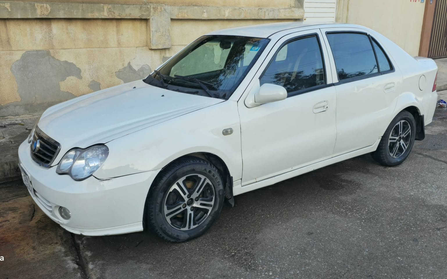 السلام عليكم للبيع ck موديل ١٣ الشكل القديم رقم نينوى الانكليزي رقم وهزة جديدة شرط تحويل كابون ورقي موجود محرك وكير شرط وايرمنية كلها شغالة محرك ١٦ كورلا تبريد موجود بس شد المنظومة السيارة ضررها جملغ الامامي وباب خلفي بدون دواخل والسيارة مصبوغة حازم فقط بدون معجون ودواخل سعرها مناسب سعرها ٤٤$ وبيها مجال بسيط للتواصل 
***********
***********
