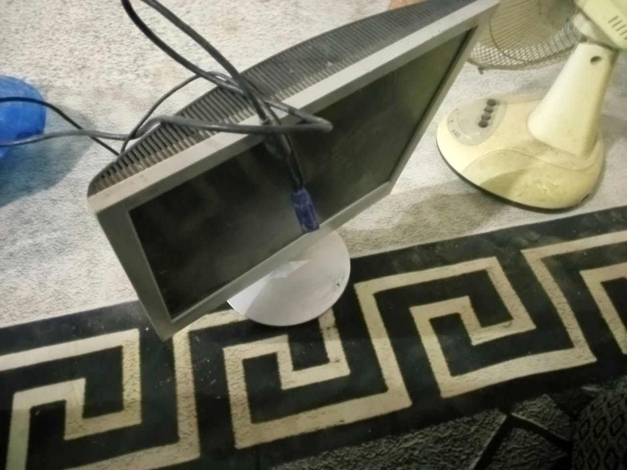 ثنيهن ب 10الاف شاشه شغاله بس مال حاسبه المروحه انته وحضك  ***********
