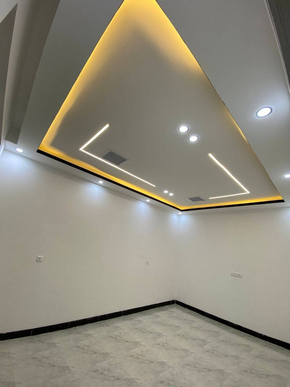 بيت ١٠٠م طابق او نص درج خارجي فول مواصفات في حي الزوراء منطقة ٥٥ مقابل جامع الراشدين للاستفسار الاتصال على الرقم *********** عقارات الجوهر كركوك
