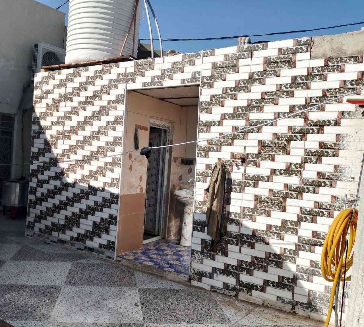 المدثرة شارع الامام علي
المساحة ٢٧٥ متر زراعي
الطابق الأول ديوانية ومطبخ حار ومطبخ بارد
وصالة وغرفتين نوم الطابق
الطابق الثاني صالة وغرفتين نوم 
السعر ٨٥ 
***********
