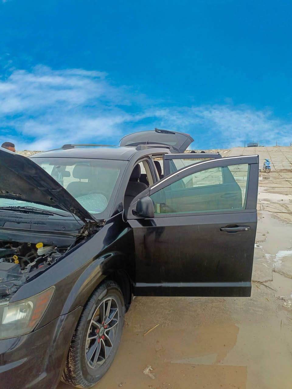 🚗 للبيع: دوج جورني 2018 - نظافة ومواصفات مميزة
النوع: دوج جورني (Dodge Journey)
الموديل: 2018
اللون: أسود ملكي
المحرك: 4 سلندر، سعة 2400 (اقتصادي وعملي)
الوارد: أمريكي
الرقم: ذي قار (اللوحة الجديدة)
✅ المواصفات والإضافات:
 * نظام التشغيل: بصمة (تشغيل ودخول ذكي).
 * التبريد والتدفئة: تبريد ثلج وتدفئة ممتازة.
 * الحساسات: حساسات خلفية أصلية.
 * التحكم: تحكم ستيرن متكامل، مثبت سرعة.
 * الداخلية: نظيفة جداً وبحالة ممتازة.
🛠️ تفاصيل الحادث (تقرير أمريكا):
 * الجاملغ (الرفرف): تبديل.
 * البنيد (الغطاء الأمامي): صبغ فقط.
 * السيارة جاهزة استخدام شخصي تراي باي مكان يعجبك 
💰 السعر والتفاصيل:
السعر: 125 ورقة (12,500$) وبيه مجال بسيط للشراي المباشر.
المكان: البصرة.
للتواصل والاستفسار اتصال واتساب [ *********** ]
