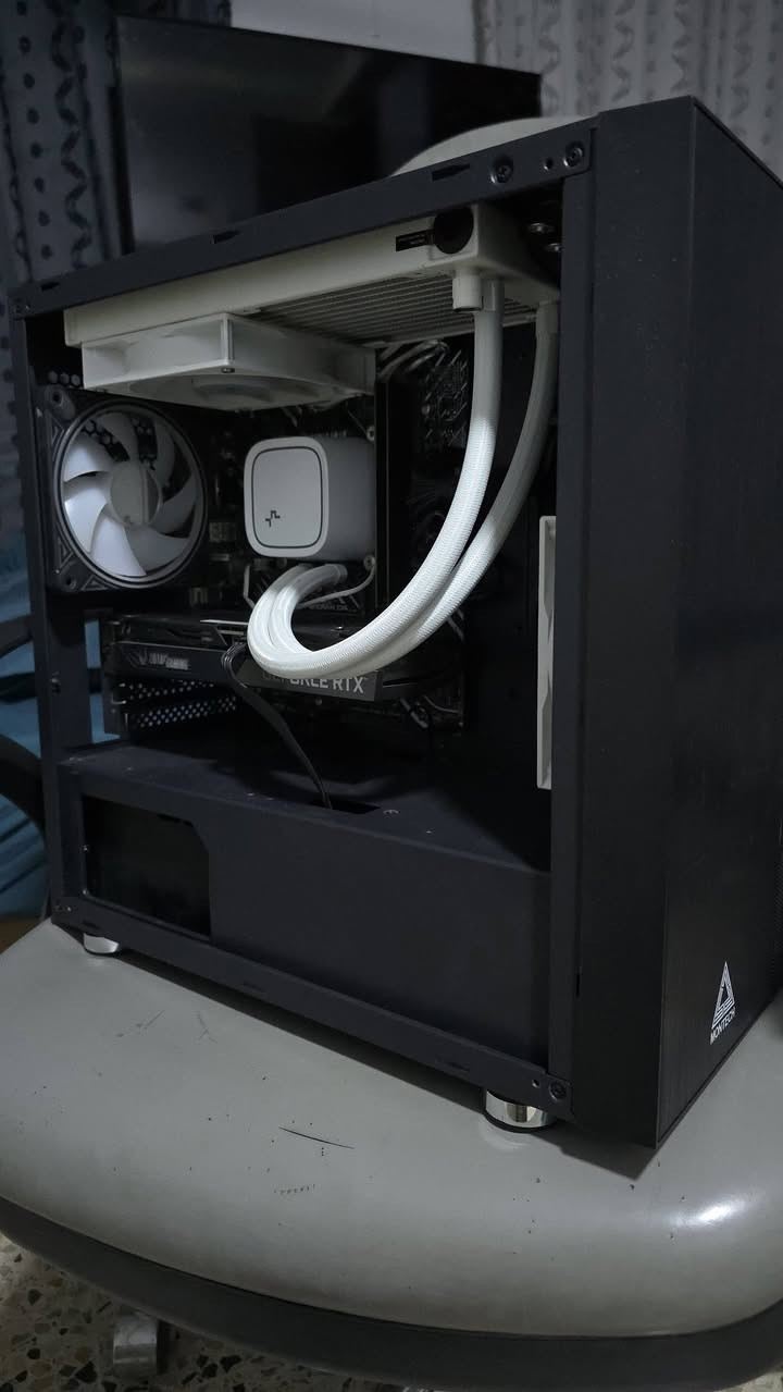 السلام عليكم 
اخوان كيس فقط للبيع نقص هارد ممتواجد على الفيس 
المواصفات 
-Zotac Rtx 3060 Ti 8gb
-i5 12400
-RAM DDR4 16GB 3200 LEXAR
 -PSU FSP HYPER K 700 W 
-M.B ASUS H610M-K PRIME D4 1700
ابيع كيس كامل مابيع قطع اخوان
بيه منفذ m.2 و كلشي شغال بيه بس بدون هارد 
السعر ٨٥٠ و بيه مجال بسيط حك الجيه
مكاني بغداد الاعلام 
للتواصل واتس او رصيد فقط للشراي ***********
