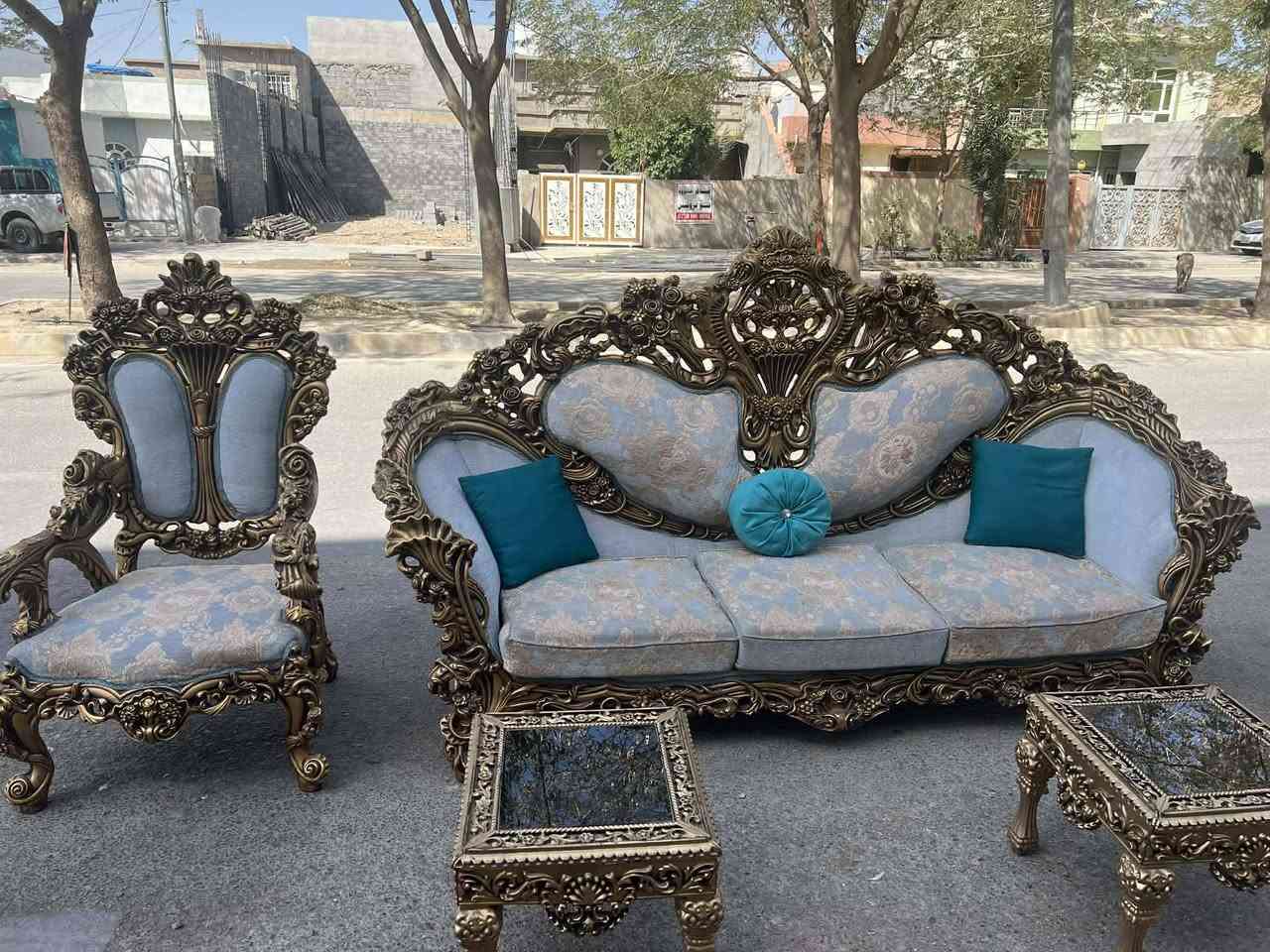 سلاوهاورییان
ئە م تاقمە کلاسیکە بۆفرۆشتن
10نە فە رییە شتیکی نمونە ییە  و تایبە تە
ژ.م***********
شوین.کە لار شەهیدان سە رجادە ی ئاوارە کان
