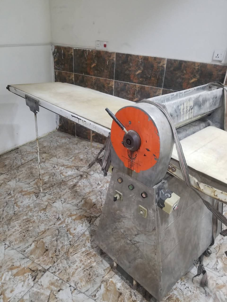 للبيع شيتر ايراني بسعر مناسب الاستفسار وآتس ***********
