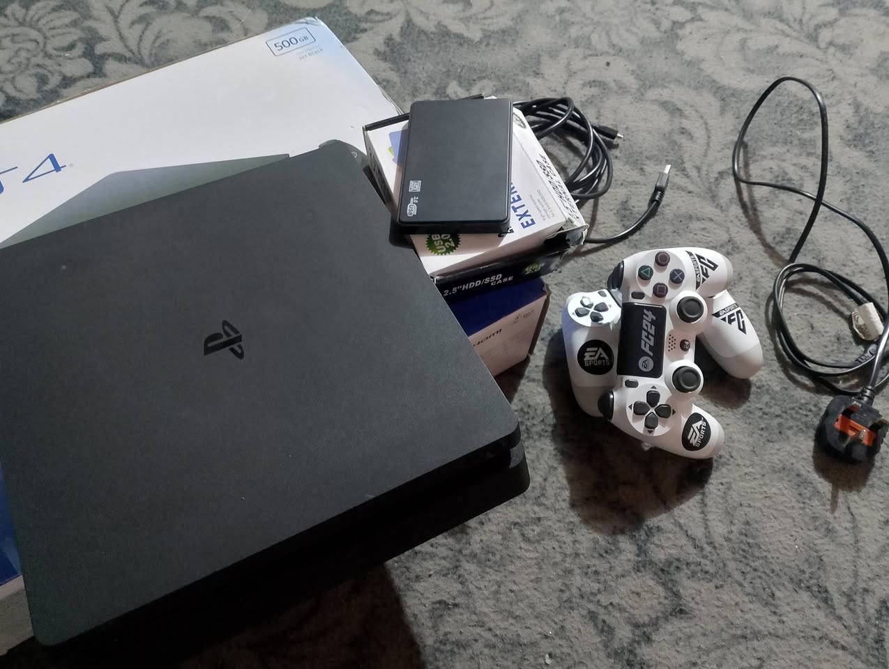 ابلي 4 مهكر نظام 11،50 لوك ستيكر ما مفتوح ابد الجهاز نضيف ويخبل صاري شهر من اخذته  ملحقاته كامل وياه جوستكات ثنين هارد 1 تيره الجهاز يخبل الله شاهد رايده ب 280 قفل


**إذا كنت صاحب هذا الإعلان وتريد حذفه لأي سبب، رجاءا أرسل رسالة إلى الدعم الفني**