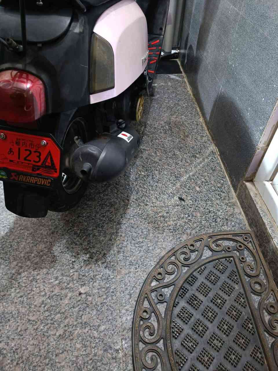 سلام عليكم دراجه بوليس للبيع او امراوس دراجه مكينه ما مفتوحه ابلاد سوادات ختم ويه المكينه بيه تزويد خفيف قبق بانزين قبق افلاوين يدات ابريك دراجه شلعه اومعدل فولل مكان كربلاء قرب مستشفى لكفيل رقم الموبايل ***********ارجع وكرر المكينه ابلاد
