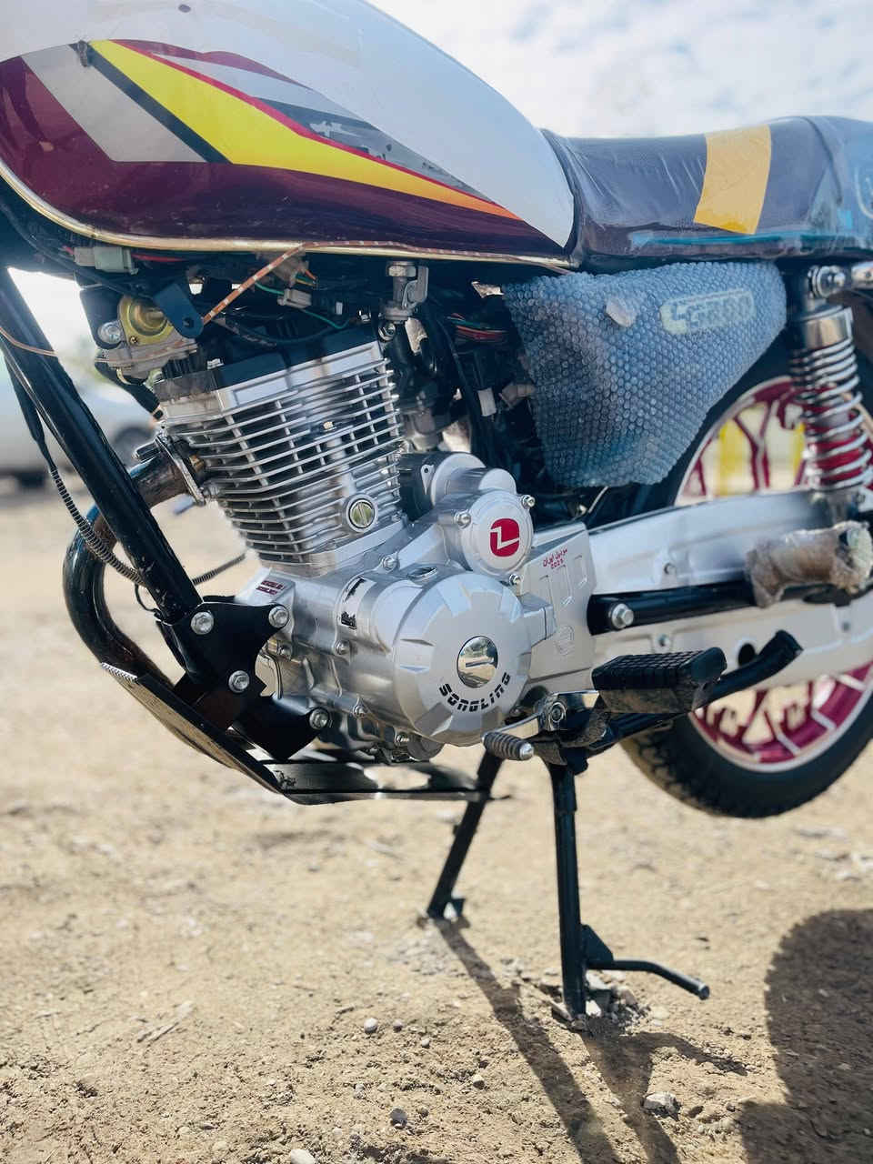 سلام عليكم 
دراجة سيفان سولنك 
موديل 2025
سعر 800وبيها مجال قليل حك الجية
دراجة اي نقص مابيها 
مكفوله من اي شي 
ماشية 3000
مكينة 200cc
اوراق كاملة 
المكان ديالى المقدادية سنسل 
لتواصل عبر هذا الرقم ***********
