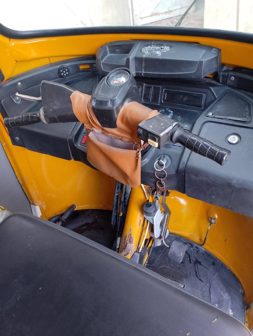 سلام عليكم تكتك موديل 21كامله حلوه لا ضربه ولا صبغ بس دوسات بيهه خياس غليل مرقم تحويل ثاني يوم وهذا رقمي ***********
