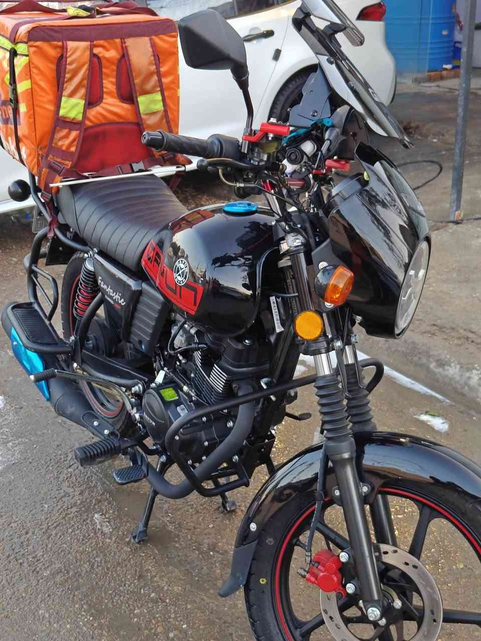 دراجه دايوان كلاسك ماشيه الفين تقريباً لون مميز نظافه 1/1 رقم سليمانيه بعدها بسم شركه السعر مليونين و 650 وبيها مجال دراجه اخت زيروو العنوان بغداد البياع التواصل عل هذا الرقم ***********
