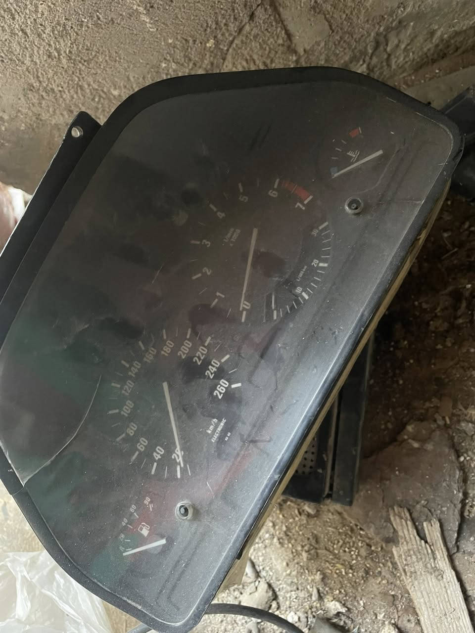 بجم كصيف 700 بلادي وشوته  جديده وتحكم تبريد وكيجات 700 لون سمائي شغال مكاني محموديه***********
