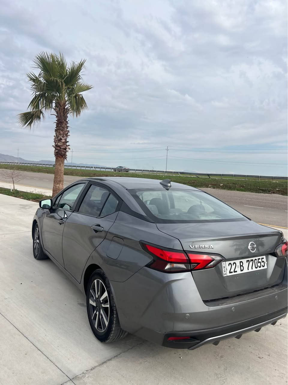 نيسان فيرسا 2021 sv 
رقم و سنوية جديد 
تةنيا يةك بارجة بوياخة بة بئ داخلي بي ايرباك 
پيش و پاش رادار فحم به شه رت 
دو جي تعديلي هه يه 
***********
شوين ((ئاكرئ))  سعر 114$ اكر, نينوى
