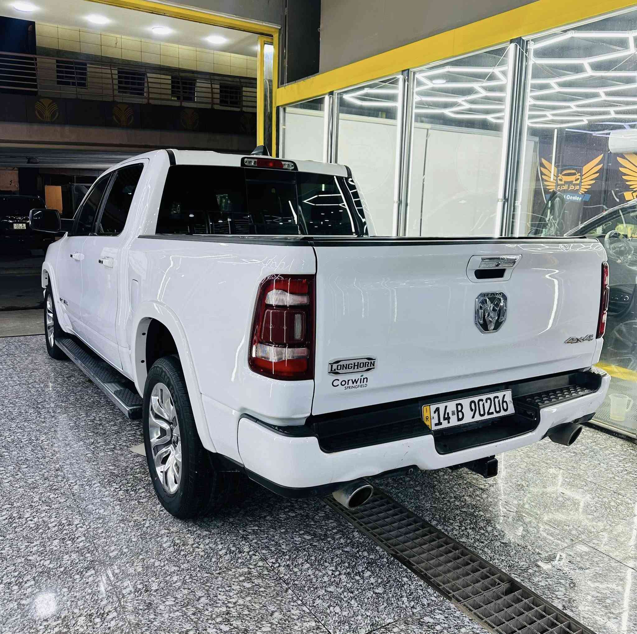 رام 1500 لمتد لونك هورن (وارد امريكي)
موديل 2022
محرك V8 5.7L HIMI
العداد: 127000KM
البدي مكفول من الصبغ ماعدا مقدمه البنيد كارت.

المواصفات :
* دفع رباعيx4. 
* رادار تفاعلي مع مانع تصادم. 
* نقطة عمياء. 
* تحذير الخروج عن المسار.
كامره خلفيه.
* لوحة القیادة دیجیتال.
* شاشة عرض لوحة القيادة على الزجاج الأمامي. 
* لمسات داخليه من الخشب.).
* دوسات جانبية.
* المصابيح الأمامية زنون.
* كشافات الضباب زنون. 
* المصابيح الأمامية والمصابيح الخلفية LED. 
* دخول ذكي (بصمة). 
* تشغيل عن بعد.
* مقاعد من الجلد الفاخر. 
* المقاعد كهربائية مع ميموري.
* المقاعد الأمامية تبريد وتدفئة. 
* المقاعد الخلفية تبريد وتدفئة. 
* شاشة كبيرة.
* نظام ملاحة نفكيشن GPS.
حساسات امامية وخلفية..
* مانع تصادم امامي. 
* مكيف خلفي.
*محدد سرعة.
* ويل كروم قياس 20 انج.
* نظام اطفاء وتشغيل اوتماتيكي.
* مرايا كهربائية جانبية من الكروم قابلة للطي كهربائيا.
* شاحن موبايل لاسلكي (واير ليس).
* الشباك الخلفي كهربائي. 
* باب الصندوق كهربائي.
* امكانية تعديل ارتفاع دواسات البنزين والبريك.
* هاند بريك كهربائي.
* حساسات امامية. 
* حساسات خلفية. 
* مرايا مع خاصية التعتيم الذاتي. 
* مساحات تخزين إضافية تحت المقاعد
گفر للبدي
حادثها فقط مشط ستيرن وتم تبديله وبارد بالجاملغ ومقدمه البنيد بارد وكارت تكدر تحصل صور الحادث من خلال رقم الشاصي  

التواصل مراسله علئ الواتساب فقط 
***********
