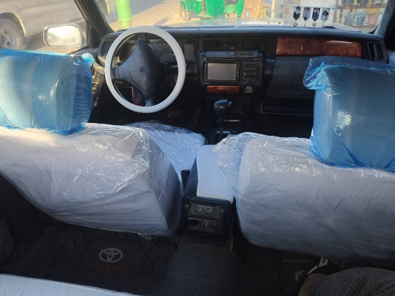 سلام عليكم سيارة ارنب كصير مديل 1992 لون رصاصي رمادي سيارة جديدة وحلوة العنوان البصرة معقل قرب الساعة السعر60 وبيها مجال 
رقم الهاتف ***********
