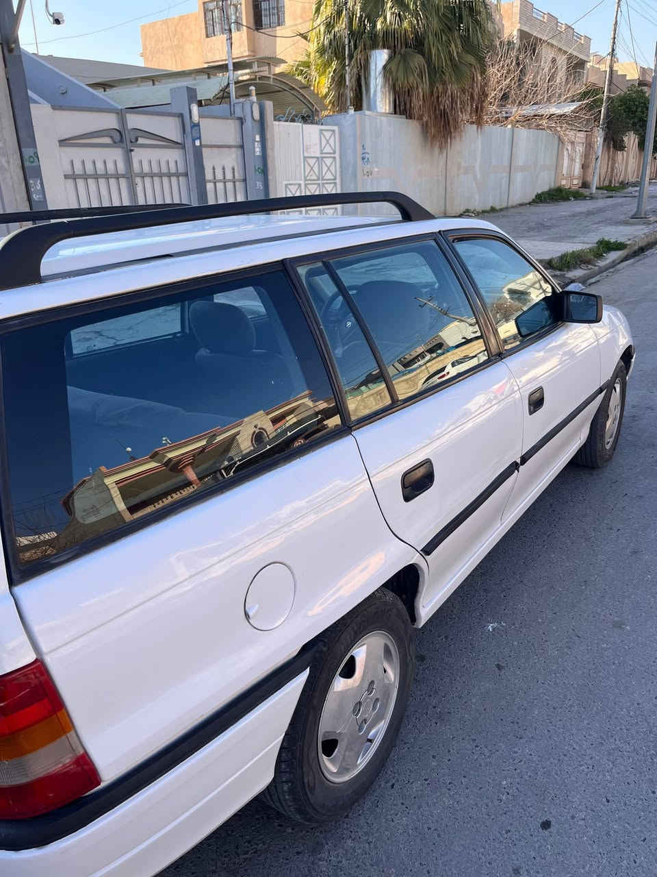 استرا موديل 92
محرك 16 
رقم انكليزي اني الشرعي 
وشرط التحوبل
كابون بانزين ورقي
كير ومحرك بشرط
دوشمة تغليف جديد 
صبغ قطعتين جامغ وقبغ الصندوك 
السعر 53 وبيها مجال جداً بسيط
قفل ماكو بل تيلفون تعال وشوف بعينك 
***********
