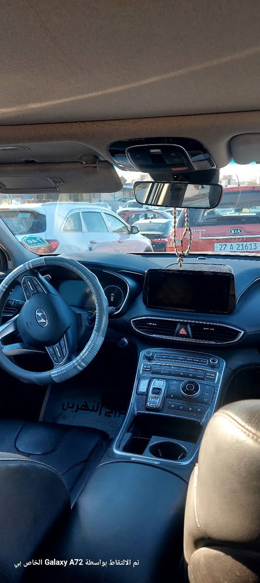 سنتافيا 2022بلك إن هايبرد ٢٧٠ حصان  
رقم بغداد وارد امريكي مكفوله من التبديل سوى الدعامية محرك ٤سلندر 
المواصفات:-
١- مفتاح ذكي بصمة + التشغيل عن بعد 
٢- بانوراما فتحة سقف
٣- كير بنظام الازار المنفصلة الاصدار الجديد ( بيانو) 8 نمر
٣- كير ماوس ثانوي لأوضاع القيادة / Drive Mode ‏- Comfort 
Smart -Sport 
٤- نظام HTRAC الحديث دفع رباعي
٥- الصندوق كهربائي ذكي يفتح عند الاقتراب
٦- هاند بريك بصمة 
‏٧ - Auto Hold  أوتو هولد
٨- خاصية ISOFIX   ايزو فكس قفل الاطفال
٩- نظام مانع الانزلاق
١٠ - نظام نزول المنحدرات
١١ - نظام اطفاء المحرك (A) ذاتيا في الازدحامات لتوفير الوقود
١٢- شاشة تدعم Apple Car play و Android وبلوتوث مدمج والأوامر الصوتية
١٣- الداشبورد الكتروني بانماط متغيرة حسب وضعية القيادة
١٤- الشاشة الوسطية حجم كبير ١٢ انج مع دعم الملاحة بالخرائط GPS وبوصلة للاتجاهات
١٥- شاحن هاتف wireless
١٦-  مخارج شحن USB وتشغيل الميديا
١٧- منافذ للطاقة كهرباء 12فولت ومنفذ 110 فولت
١٨-  المرايا الجانبية قابلة للطي + نقطة عمياء + هيتر + اشارات
١٩- مرايا جانبية بخاصية الترحيب والفتح عند الاقتراب والاضاءة في الضلام
٢٠-  الصندوق كهربائي ذكي يفتح عند الاقتراب
٢١- حساسات ضغط الاطارات 
٢٢- حساسات أمامية / جانبية /خلفية
٢٣-  كامرة اضافية لتقنية منع الخروج عن المسار
٢٤- ميزة التوقف الذاتي للمركبة منعا للاصطدام عند القيادة او الرجوع
٢٥-  المركبة تعيد نفسها للمسار الصحيح عند عدم الانتباه
٢٦- لايت زينون رباعي العدسات بتقنية High Beam الانارة الذكية + LED  نهاري 
٢٧- بك لايت LED مميز مدعوم بتقنية ضد الضباب لاوضح رؤية للمركبة
٢٨- خاصية دعم الكاميرات عند تشغيل الإشارة الجانبية لرؤية الزوايا العمياء
٢٩- كاميرا دوارة 3D تفاعلية متعددة الاوضاع
٣٠- اضاءة داخلية LED تقنية Ambient Light متعددة الالوان 
٣١- مرآة داخلية بخاصية التعتيم الذاتي 
٣٢- سستم صوت هارمن كاردن 10 سماعات محيطية مع دمام وتويترز 
٣٣-  نظام القيادة الذاتي الذكي في الشوارع المخططة 
٣٤- مثبت السرعة Cruise وميزة التباعد عن المركبات
٣٥- خاصية المايك للسائق للتحدث مع الركاب في الخلف
٣٦- حساس حراري بسقف السيارة بتحذير صوتي في حال نسيان الاطفال في المركبة
٣٧- قفل الابواب والنوافذ / خاصية عدم العبث للاطفال
٣٨- القفل المركزي للابواب وعدم الفتح عند مرور مركبة بشكل قريب من السيارة 
٣٩- مقعد السائق خاصية الخزن وميزة الخروج المريح عند الاطفاء
٤٠-  المقاعد الامامية كهرباء  + تدفئة
٤١- المقاعد الخلفية تدفئة
٤٢- الداخل جلد بلون مميز تطعيم الدواخل
٤٣- ستائر جانبية 
٤٤- ستيرنغ من الجلد حياكة مع تحكمات 
٤٥- شفتات رياضية بالمقود
٤٦-  التبريد والتدفئة تحكم شاشة وتحكم يدوي ايضا
٤٧-  التبريد امامي خلفي مناخ منفصل
٤٨-بردات أبواب خلفية  وكذلك في الصندوق
٤٩- قبضات أبواب ألمنيوم مع خاصية الانارة ليلا
٥٠- حساس لمس ابواب لفتح وغلق باب السائق والراكب
٥١- ماسحات امامية حساس / تشغيل تلقائي وسرعة حسب غزارة المطر
٥٢- ماسحة خلفية حساس /  تشغيل تلقائي عند المطر
٥٣- اريل نفكيتر مدمج بتقنية التقاط بث الراديو HD
الاربيكات كلها سليمة
ماشية ٤١ الف ميل
فيها صبغ ٤ اصابع بجزءمن البنيد
وفي امريكا فيها الجاملغ خلف الصدر فيه صبغ من دون معجون أو سمكرة
سعرها ٢٤٠$
مكان السيارة كربلاء
*********** كربلاء, العراق

