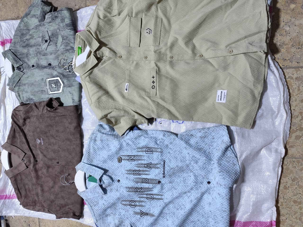 السلام عليكم تصفية مخازن ملابس جديد
ملابس جديد مو شي ان القياس من عمر سنة الى 15سنة سعر الدرزن 24 الف يعني القطعة ب الفين 
ناصرية مركز ***********
