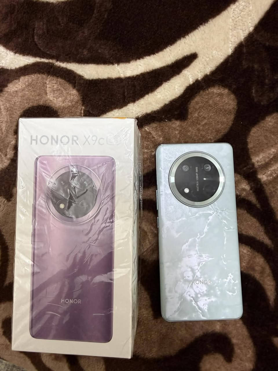 سلام عليكم هونر اكس 9سي اخو الجديد بيه ثلمه مامبينه مكفول ذاكره 256 رام 12 كامل ملحقات سعر 290وبيه مجال كلش نظيف مكان بغداد *********** سعر الجديد 360الف
