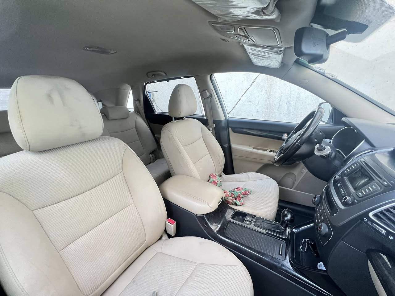 سورنتو 7راكب2014. كفاله عامه فول مواصفات +خليجي
بصمه تشغيل 
بصمه بيبان 
رادارات 
مرايات شفط 
كمره 
دوسات استيل 
بردات تضليل خلفي  سحب 

تبريد ٣قطع امامي وسطه خلفيي 

مكينه وكير كفاله مكينه ٤ استندر 

  بانزين انسا 

سعر175وبيها مجال  
هـ/***********
