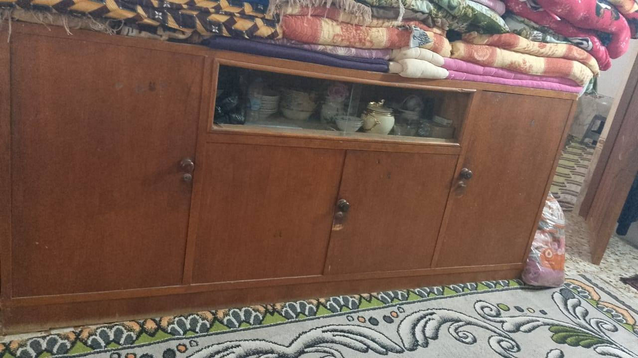 بوفيه ٦ابواب السعر ١٥٠ والبوفيه ٤ابواب السعر ١٠٠ واكو مجال لسعر هذا رقم للاتصال ***********
