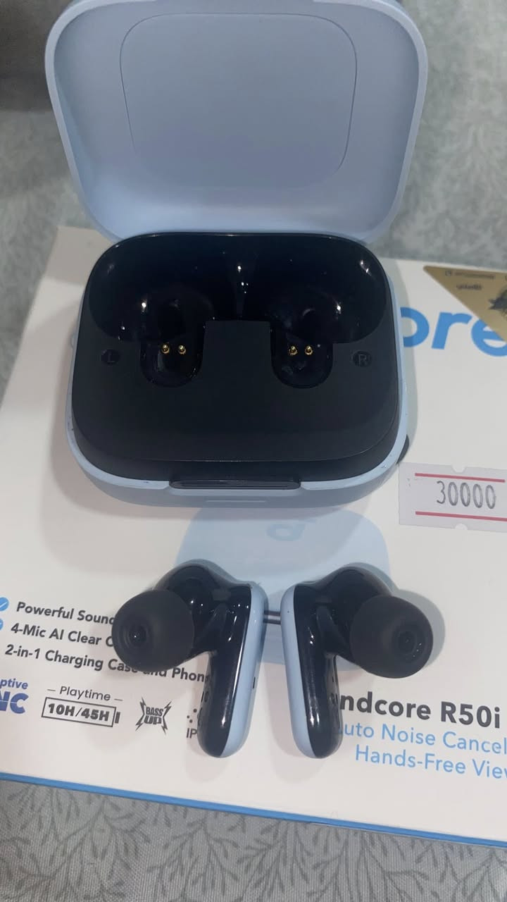 السماعات نظيفة استخدام قليل اقل الشهر من شركة Anker و اقتصادية كلش مميزاتها :
عزل الضوضاء (ANC)
جودة الصوت
مكالمات واضحة
بيها 4 مايكات مع AI لتحسين الصوت، يعني صوتك بالمكالمات يكون أوضح
 • البطارية 🔋
 • تقريباً 10 ساعات للسماعات
 • توصل إلى 45 ساعة مع العلبة
مقاومة ماء وغبار (IP54)
العلبة تتحول إلى ستاند للموبايل (تقدر تسند موبايلك عليها للمشاهدة)
السعر28 الف و بيها مجال 
***********

