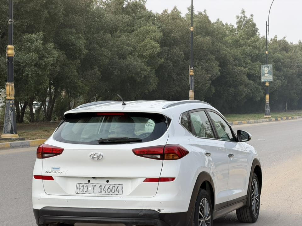 سلام عليكم البيع 

توكسن مديل 2020خليجيه بيه طخه بلبنيد معدل نفسه وبيه طخه زغيره بلباب والبقي كفاله عامه ضربه وصبغ وبارد ومن كلشي السياره كلش جديده وحلوه محرك كير جداد بس بيه الحداديه تعبانه السياره خليجيه شركت الكاصد ماشيه 100الف رقمه بغداد دولي تحويل مباشر السعر 167هاتف ***********
