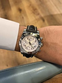 بريتلنك • كرونومات بي ٠١ • سجاد العبيدي